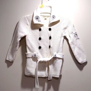 The Eagle's Eyes Girl’s Off-White Sweater, Designed Brown Buttons, Kids M(5-6)